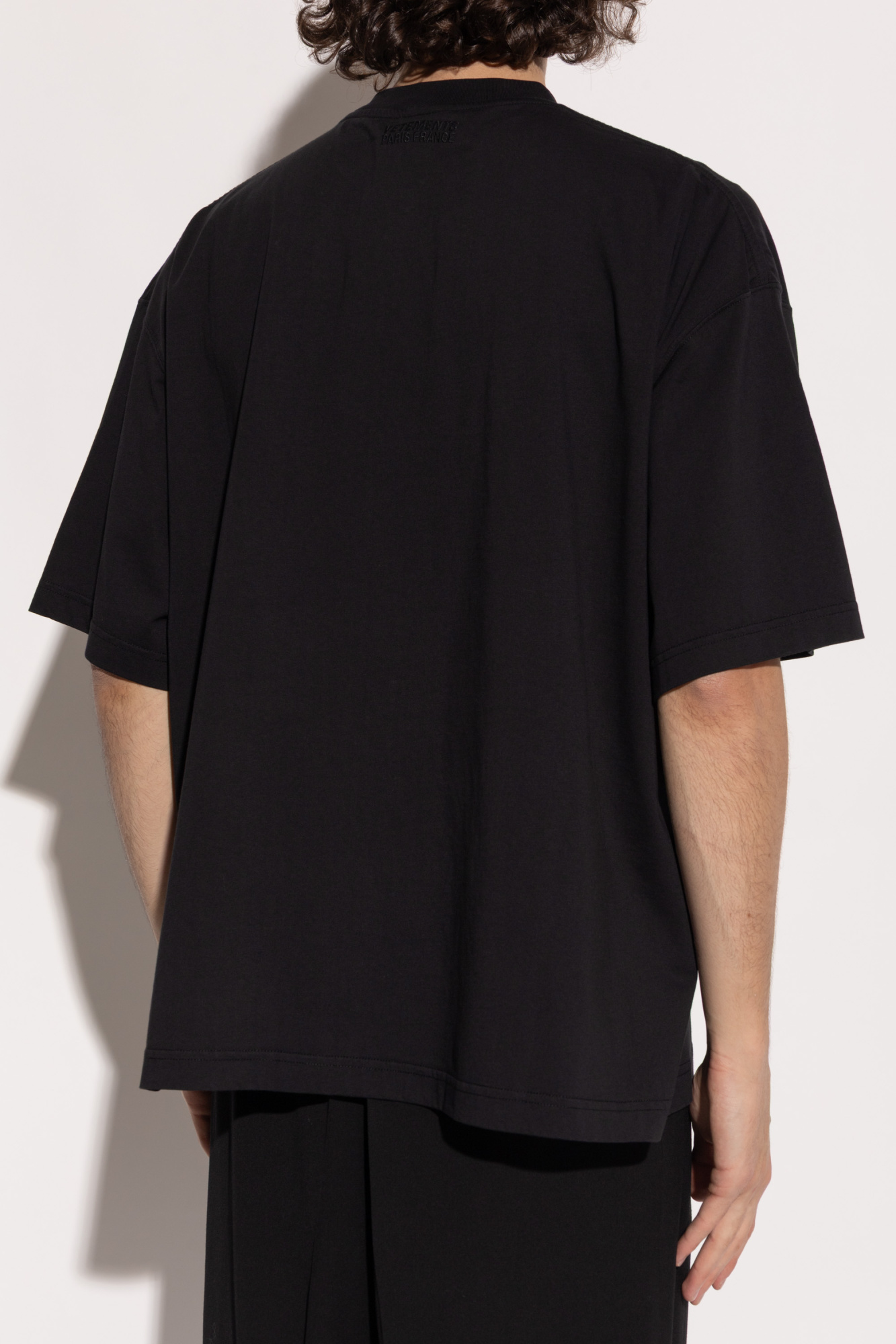 VETEMENTS 黒 Tシャツ UH76TR300B_sivasdescalzo-